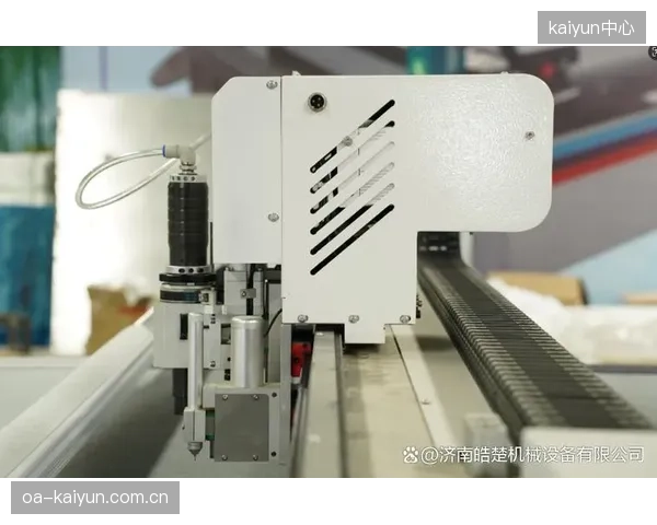 东莞爱玛数控的Smartcutting4.0系统，为阿迪达斯等品牌提供全物料智能裁切方案